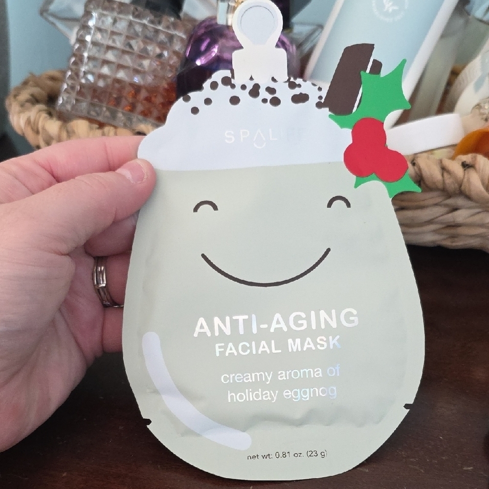 SPALIFE (3) Holiday Facial Mask Set - Green, Red, Brown - Picture 2 of 4